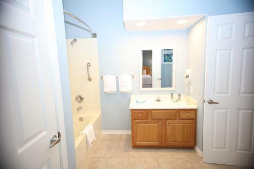 Spacious Condo Off Highway 76 Strip 1br Standard