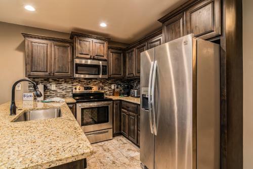Waterfront Three Bedroom Condo, Minutes To Sdc!