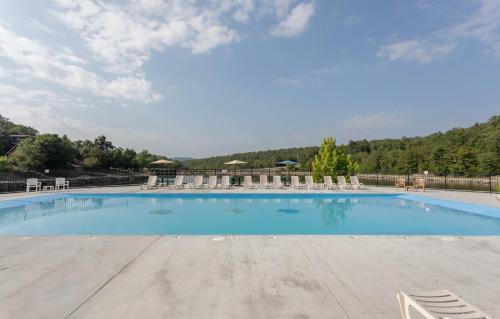 Whispering Woods Lodge-sleeps 10 Home
