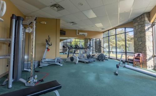Whispering Woods Lodge-sleeps 10 Home