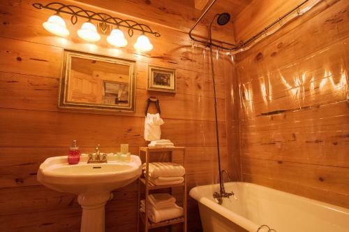 The Lazy K Cabin Cabin