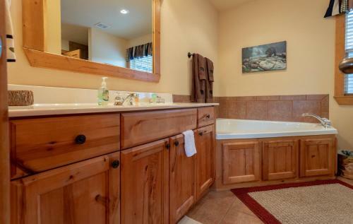 Grey Moose Lodge Cabin