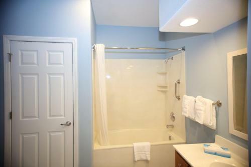Modern Condo Right By Entertainment District 1br Standard