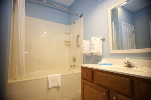 Modern Condo Right By Entertainment District 1br Standard
