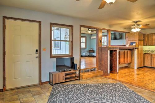 Table Rock Getaway With Fire Pit And Lake Access!