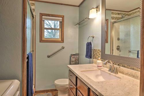 Table Rock Getaway With Fire Pit And Lake Access!