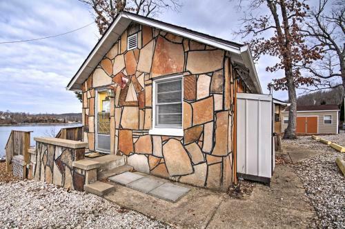 Cozy Camdenton Cottage With Deck And Boat Dock Access!