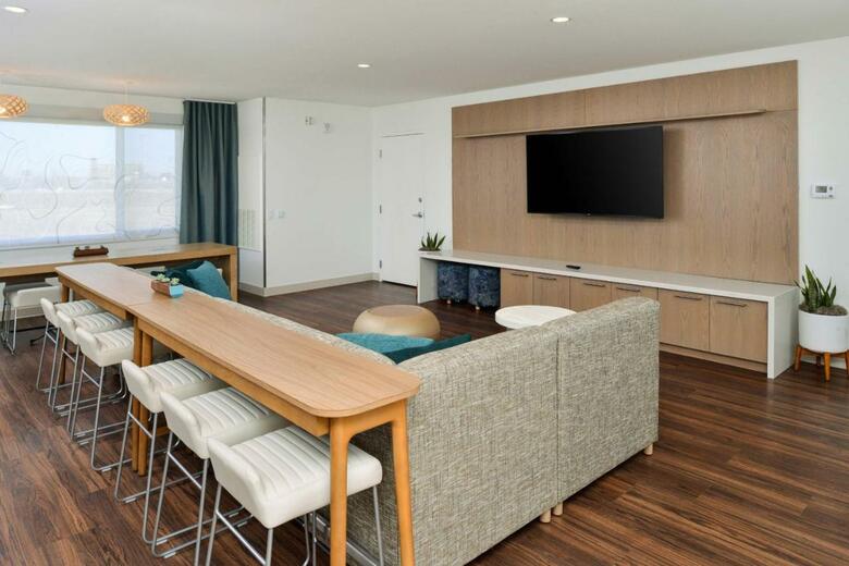 Hotel Element North Kansas City