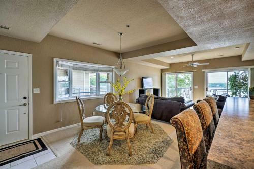 Apartamento Waterfront Lake Ozark Condo With Deck And Pools