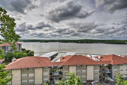 Apartamento Waterfront Lake Ozark Condo With Deck And Pools