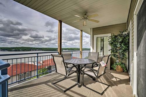 Apartamento Waterfront Lake Ozark Condo With Deck And Pools
