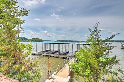 Pet-friendly Lake Ozark Escape With Deck And Views