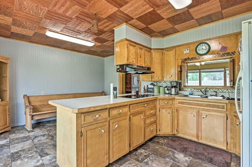 Macon Ranch-style Family Home With Yard And Deck!