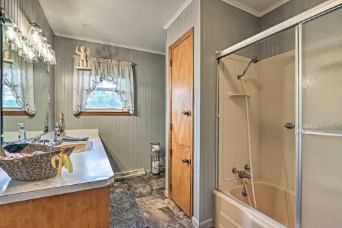 Macon Ranch-style Family Home With Yard And Deck!