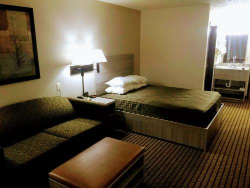 Hotel Bearcat Inn And Suites
