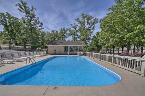 Apartamento Osage Beach Condo With View, Pool And Lake Access