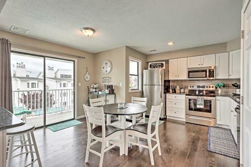 Apartamento Pool-view Condo Walk To Shops, 4mi To Lake!