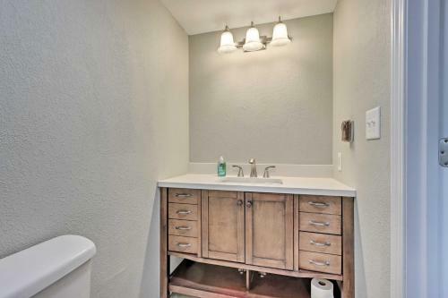 Updated Margaritaville Retreat With Lake Views!