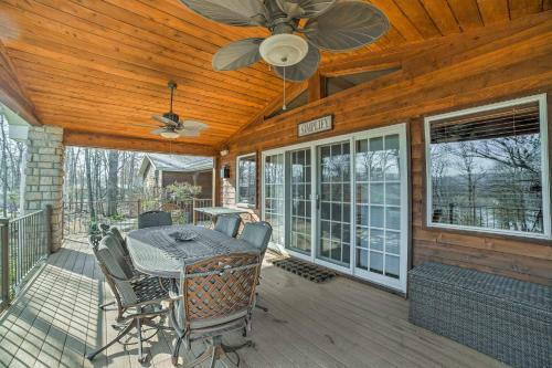 Home With 2 Decks And Fire Pit-steps To Table Rock Lake