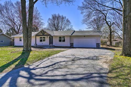 Chic Retreat With Deck About 9 Mi To Downtown Springfield