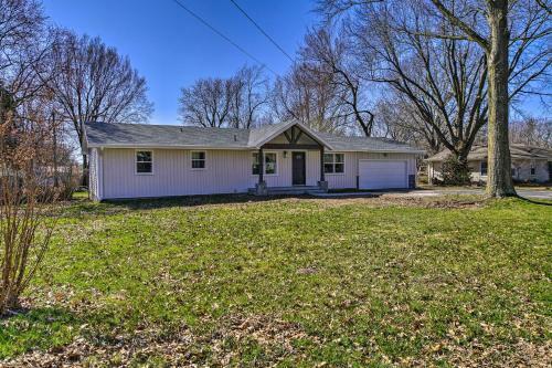 Chic Retreat With Deck About 9 Mi To Downtown Springfield