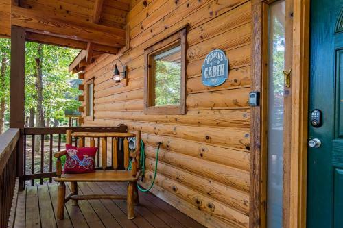 Premium Log Cabin Vacation Experience, Hottub,firepit, Woods Ozark Preserve