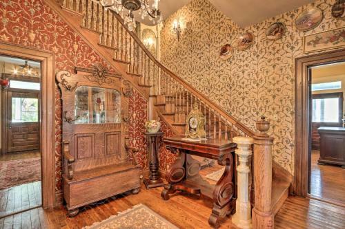 Historic, Salem Home Fit For Large Groups!