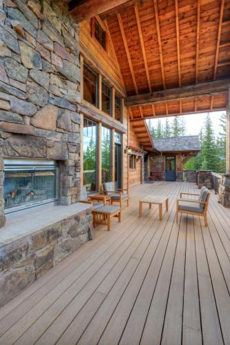 Bear Den Lodge