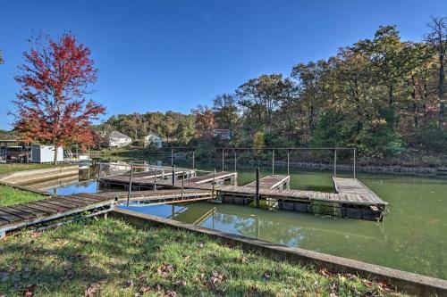 Sunrise Beach Lakefront Cabin With Private Dock!