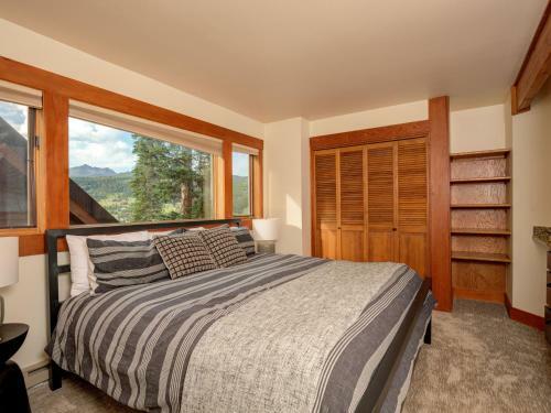Arrowhead Chalets By Big Sky Vacation Rentals