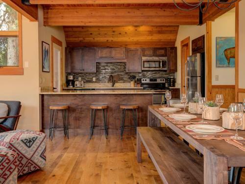 Arrowhead Chalets By Big Sky Vacation Rentals