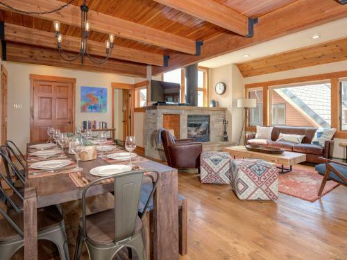 Arrowhead Chalets By Big Sky Vacation Rentals