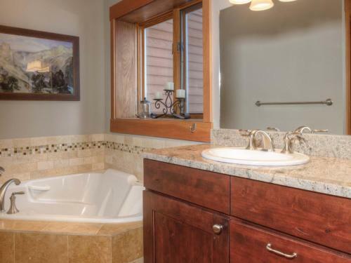 Arrowhead Chalets By Big Sky Vacation Rentals