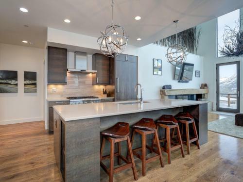 Silvertip Cabins By Big Sky Vacation Rentals