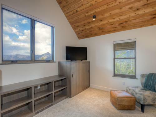 Silvertip Cabins By Big Sky Vacation Rentals