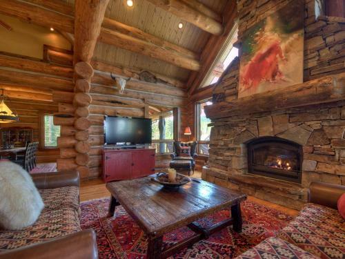 Souvenirs Lodge By Big Sky Vacation Rentals