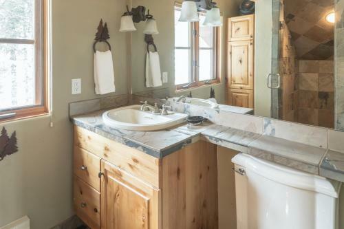 Moonlight Mountain Home | 2 Lower Mountain Road