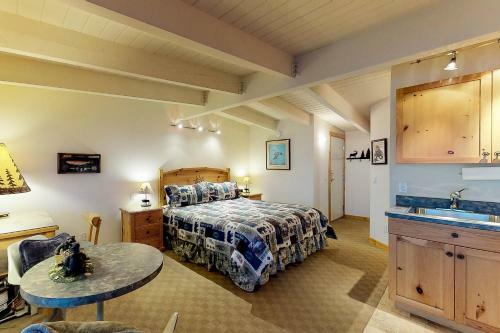 Apartamento Many Springs Lakefront Condo #221