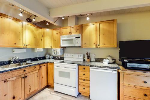 Apartamento Many Springs Lakefront Condo #221
