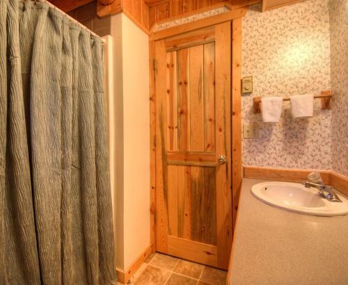 White Otter Cabin By Big Sky Vacation Rentals