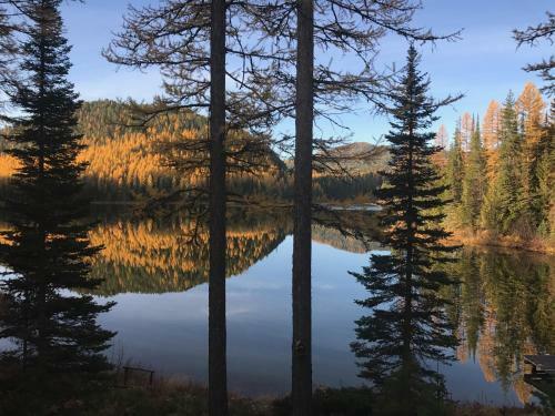 Rustic Lakefront Cabin About 12 Mi To Glacier Ntl Park!