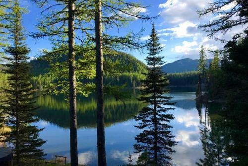 Rustic Lakefront Cabin About 12 Mi To Glacier Ntl Park!