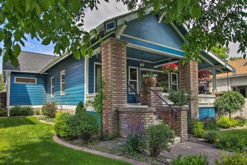 Spacious Bungalow With Backyard And Walkable Location!