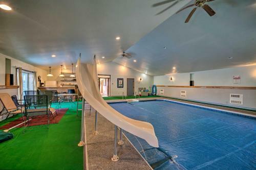Unique Cabin With Indoor Pool And Mountain Views!