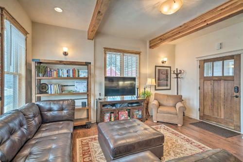 Updated Townhome With Hot Tub - Walk To Downtown!