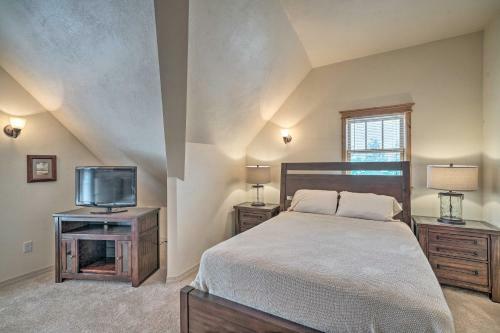 Updated Townhome With Hot Tub - Walk To Downtown!
