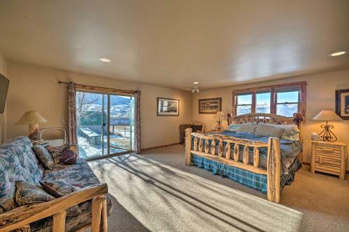 Unique Cabin With Indoor Pool And Mountain Views!