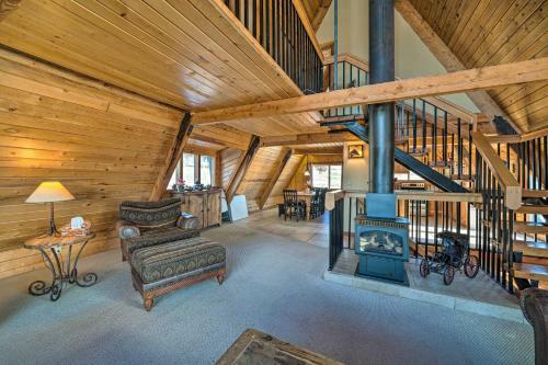 Unique Cabin With Indoor Pool And Mountain Views!