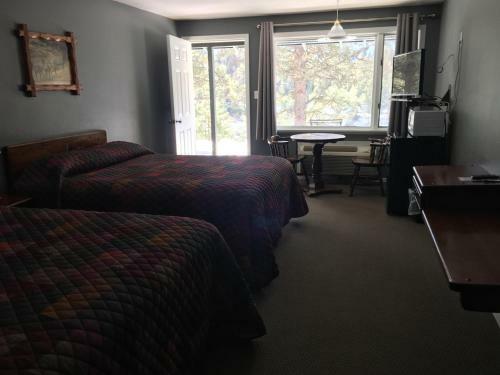 Hotel Rimrock Lodge Llc