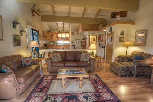 Cozy Bear Lodge By Lake Tahoe Accommodations